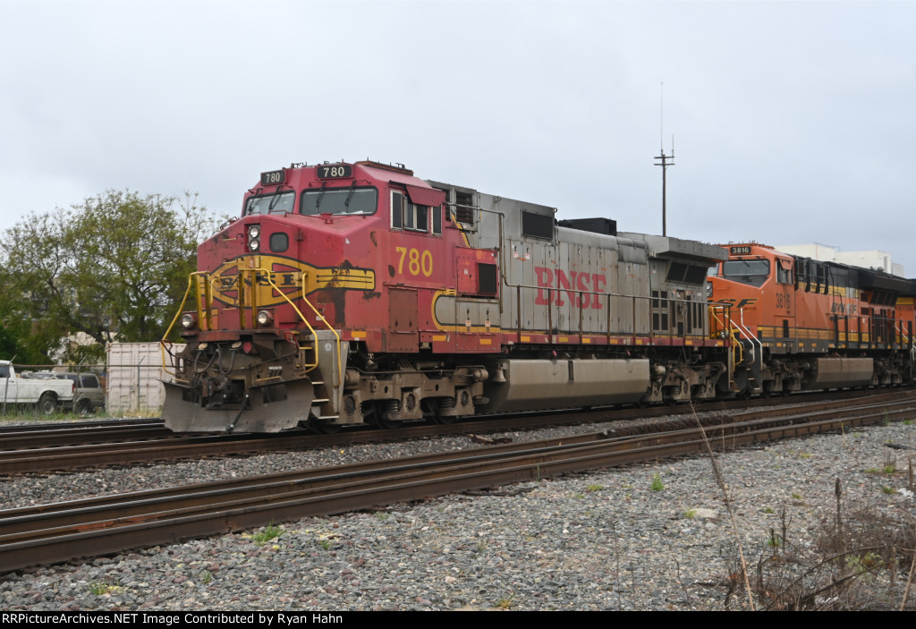 BNSF 780 Looking like a Leader